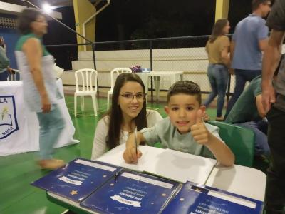 Noite de Autógrafos dos alunos do Jardim 2 da Escola Aluísio Maier foi um verdadeiro sucesso